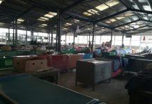 Foto şi VIDEO. Atac la producătorii locali. Hala din Piaţa Agroalimentară din Făgăraş este închisă