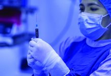 Refuză vaccinarea pentru că nu au bani de transport până la Făgăraş. Medicii de familie critică sistemul programărilor şi dotarea centrelor de vaccinare