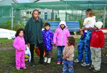 Pruncii nimănui. Nouă fraţi din Victoria, părăsiţi de mama lor, sunt crescuţi de bunică. Monstrul din Victoria
