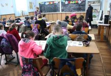 Unde merg elevii fizic la şcoală în judeţul Braşov. În carantină sunt şcolile din Beclean şi Şoarş