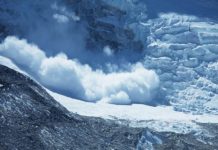 Pericol mare de avalanşe în Munţii Făgăraşului. Stratul de zăpadă ajunge şi la 2 metri