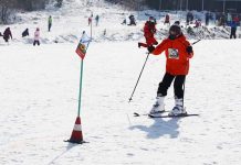 Concursuri de ski pe Valea Sâmbetei, sâmbătă şi duminică. Cel mai tânăr concurent are 5 ani, iar cel mai vârstnic, peste 70 de ani