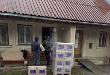 Ajutoare alimentare pentru persoanele defavorizate din Făgăraş. Pentru fiecare persoană un pachet de 25 kg