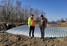 Muncitori din Sri Lanka la Luţa. Podul din Luţa, parte a investiţiei de la DJ 109, în şantier