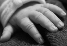 Bunica fetiţei: ,,Vă dau toate oile mele numai să salvaţi fetiţa”. ,,A fost o minune de la Dumnezeu” spune Cristi Suciu, martor ocular