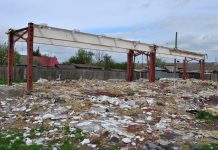 Foto. ,,Până nu se întâmplă o tragedie nu se ia nicio măsură!”. Ce a rămas din clădirea prăbuşită în cartierul Combinat