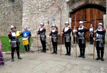 Col. Alexandru Mazilu, comandantul Gărzii Cetăţii: ,,Onoare şi glorie!” . Garda are 9 străjeri, un comandant, un toboşar şi o domniţă