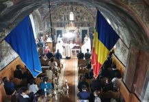 Foto. 12 preoţi la Maslul de obşte organizat la Rucăr. Ce spune părintele Necula despre rânduiala Sfântului Maslu