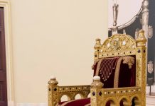 De Ziua Regalităţii: Tronul Regelui Carol I expus după 70 de ani la Muzeul de Artă al României