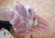 Foto. Ce a găsit un făgărăşean într-o bucată de carne cumpărată de la Kaufland. Amenzi pentru magazinul Kaufland
