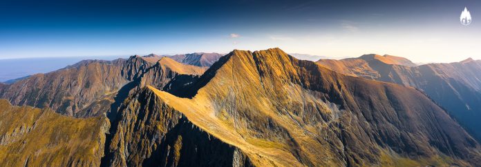 Muntii-Fagaras-in-Zbor-peste-Muntii-Romaniei-Imagini-aeriene-9