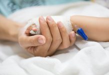 O fetiţă de un an a ajuns la spital cu arsuri de gradul II pe corp
