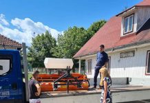 Foto şi Video. Victoria, un oraş curat. Primăria a achiziţionat o maşină pentru măturat stradal