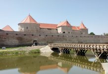 Deşi este în şantier, turiştii vizitează Cetatea Făgăraşului. 1300 vizitatori în weekend