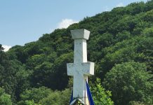 Foto şi VIDEO. Parastasul de la Cruce. Luptătorii anticomunişti şi urmaşii lor au spus ,,Prezent”