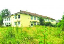 Şcoala generală din cartierul Combinat din Făgăraş, scoasă la mezat