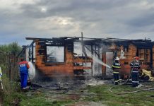 Foto. A ars o casă la Sâmbăta de Sus