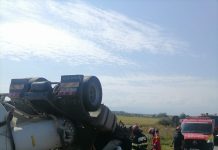 Un tir s-a răsturnat între Comăna şi Veneţia de Jos. O persoană a rămas încarcerată