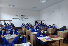 Foto. Proiect de 70.000 euro la CN ,,Doamna Stanca”. Prof. Corina Drăgoiu, directoarea şcolii, explică avantajele proiectului ROSE