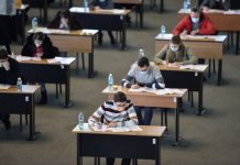 Concurs pentru directorii de şcoli: ,,Prin ce se aseamănă catalogul și carnetul de note?” Au promovat doar 64%, în judeţul Braşov