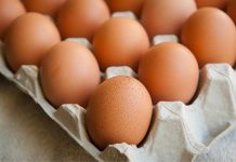 Ouă cu origine falsificată au ajuns în magazinele din România. Filiera a fost eliminată