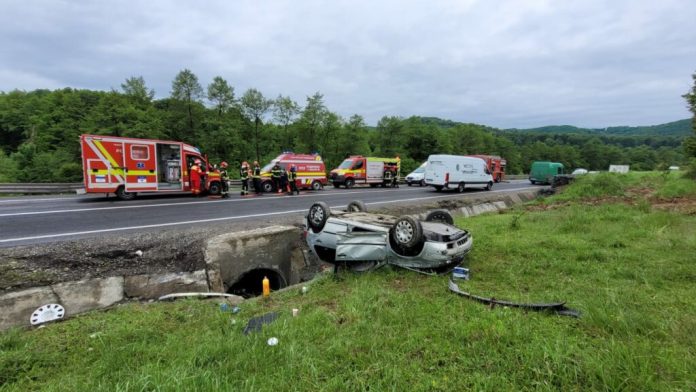 Accident-masina-rasturnata-Persani-DN1-pompieri-SMURD-1024x577