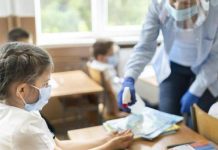 În ce condiţii se pot întoarce elevii fizic la cursuri. O unitate şcolară din Făgăraş, cea mai mică rată de vaccinare din judeţ