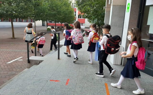 elevi-scoalajpg-e1612427535831-640x400