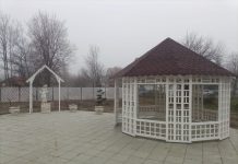 Foto. Victoria va avea un parc al căsătoriilor în alb şi verde. Investiţia s-a bazat, în cea mai mare parte, pe voluntariat