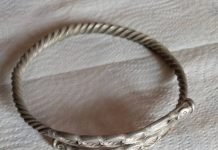 Trei brățări dacice, descoperite în judeţul Brașov. Tezaurul monetar de la Părău, disputat în instanţă