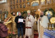 Foto. Mitropolitul Ardealului, IPS Laurenţiu, a conferit distincţia „CRUCEA ȘAGUNIANĂ PENTRU MIRENI” managerului Valer Rus de la Muzeul ,,Casa Mureşenilor”