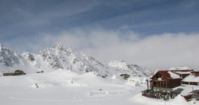 9a047bceded0a35faa6d9d4712e39f0d-1063x560-00-86