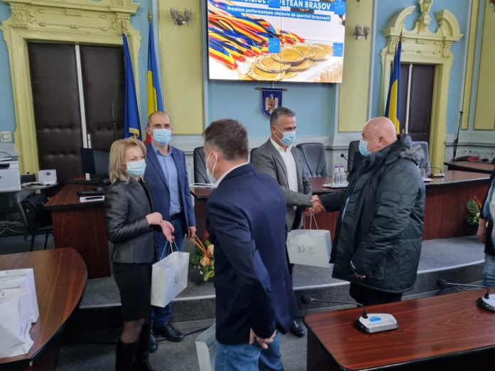 art-img1-3325951-premiere_cj