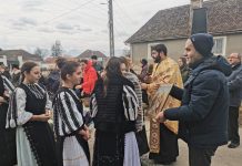 Foto şi Video. Sfinţirea apei de Bobotează. Obiceiul de la Rucăr