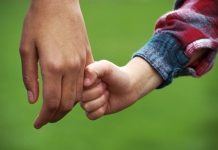 Protecția Copilului Brașov caută asistenți maternali. Care sunt condițiile