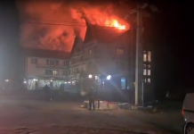 Video. Incendiu la un hotel din Rupea în această seară