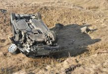 Foto. Accident rutier pe DJ Ucea de Jos-Ucea de Sus. Un autoturism a ajuns în șanț, iar șoferul la spital monitorfg