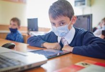 Ministrul Educației nu mai e convins de trecerea la trimestre. Un singur lucru e cert: anul viitor elevii vor avea 5 vacanțe