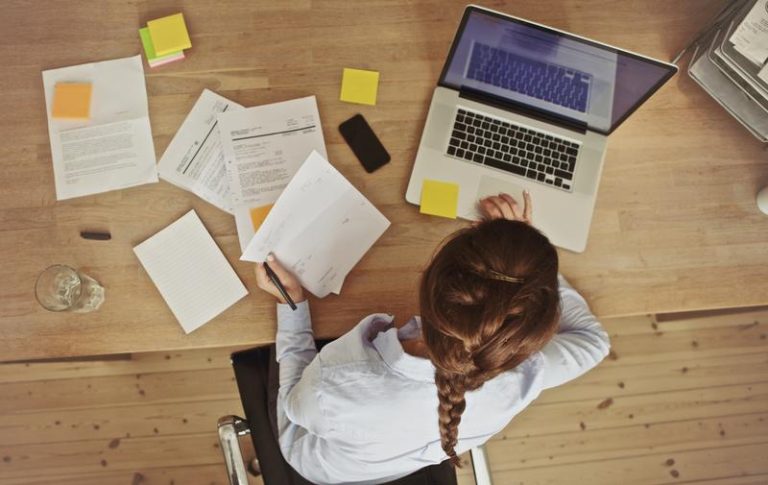 Avocatul Poporului: Salariul minim pentru 2022 este mai mic decât coşul minim de consum pentru o persoană adultă