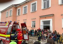 Exercițiul de evacuare în caz de incendiu de la Școala Gimnazială Viștea, organizat de pompierii de la Victoria