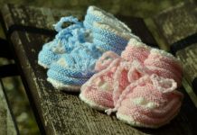 Ajutor financiar de la stat pentru tinerele mame. Trusoul bebelușului: 2.000 de lei sub forma unor tichete