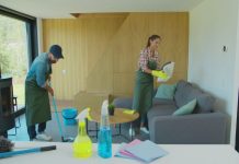 Legea micilor prestatori: Cei care fac munci casnice primesc tichete, pe care le schimbă în bani la AJOFM