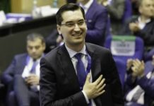 Candidat unic la șefia Federației Române de Fotbal, Răzvan Burleanu a câştigat al treilea mandat consecutiv / Are masterat la SNSPA și a urmat cursuri de strategii de securitate la Universitatea Națională de Apărare Carol I