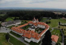 Izvorul Tămăduirii, sărbătoarea închinată Maicii Domnului. Zi de hram la Mănăstirea de la Sâmbăta de Sus