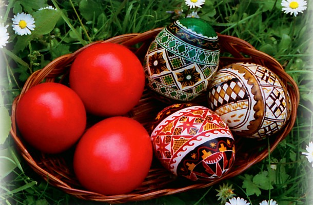 oua-rosii-paste-610x400