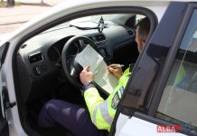 Polițist din județul Brașov, prins în flagrant în timp ce lua șpagă. Câți bani a cerut unui șofer prins cu ITP-ul expirat