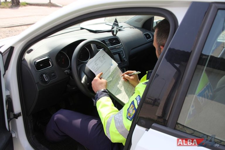 Polițist din județul Brașov, prins în flagrant în timp ce lua șpagă. Câți bani a cerut unui șofer prins cu ITP-ul expirat