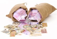 Salarii europene pentru bugetari. În Primăria Făgăraş sunt lefuri de 3000 euro. Poliţiştii locali şi firma de pază golesc bugetul local. La UAT Făgăraş, angajaţii se evaluează între ei