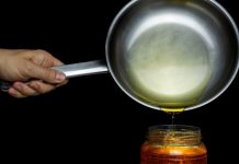 Cum se reciclează corect uleiul alimentar uzat şi cât ulei ambalat poţi primi în schimb