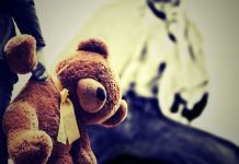 Dosar ținut la secret. Doi soți și-au abuzat sexual pruncul. Sunt arestați